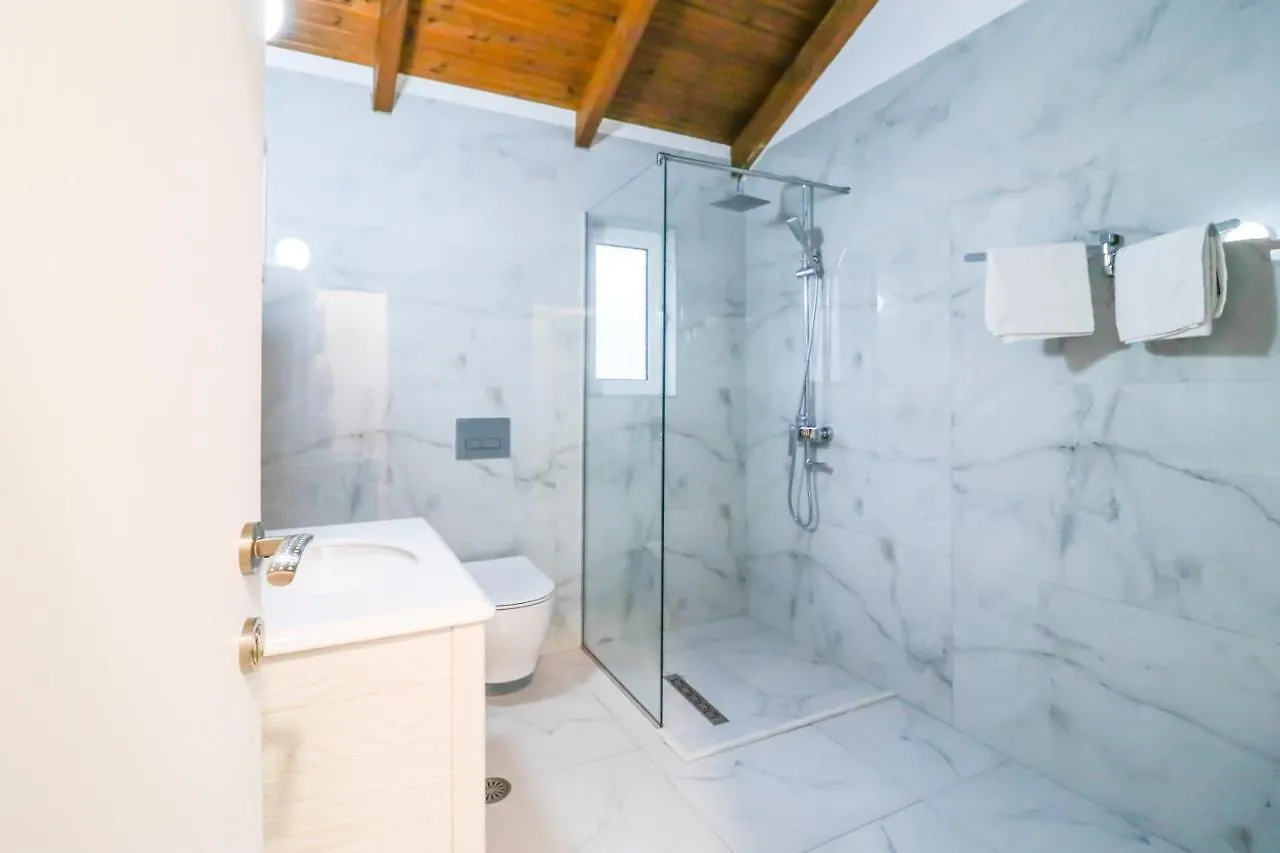 Lido Apartments Himare 0*,