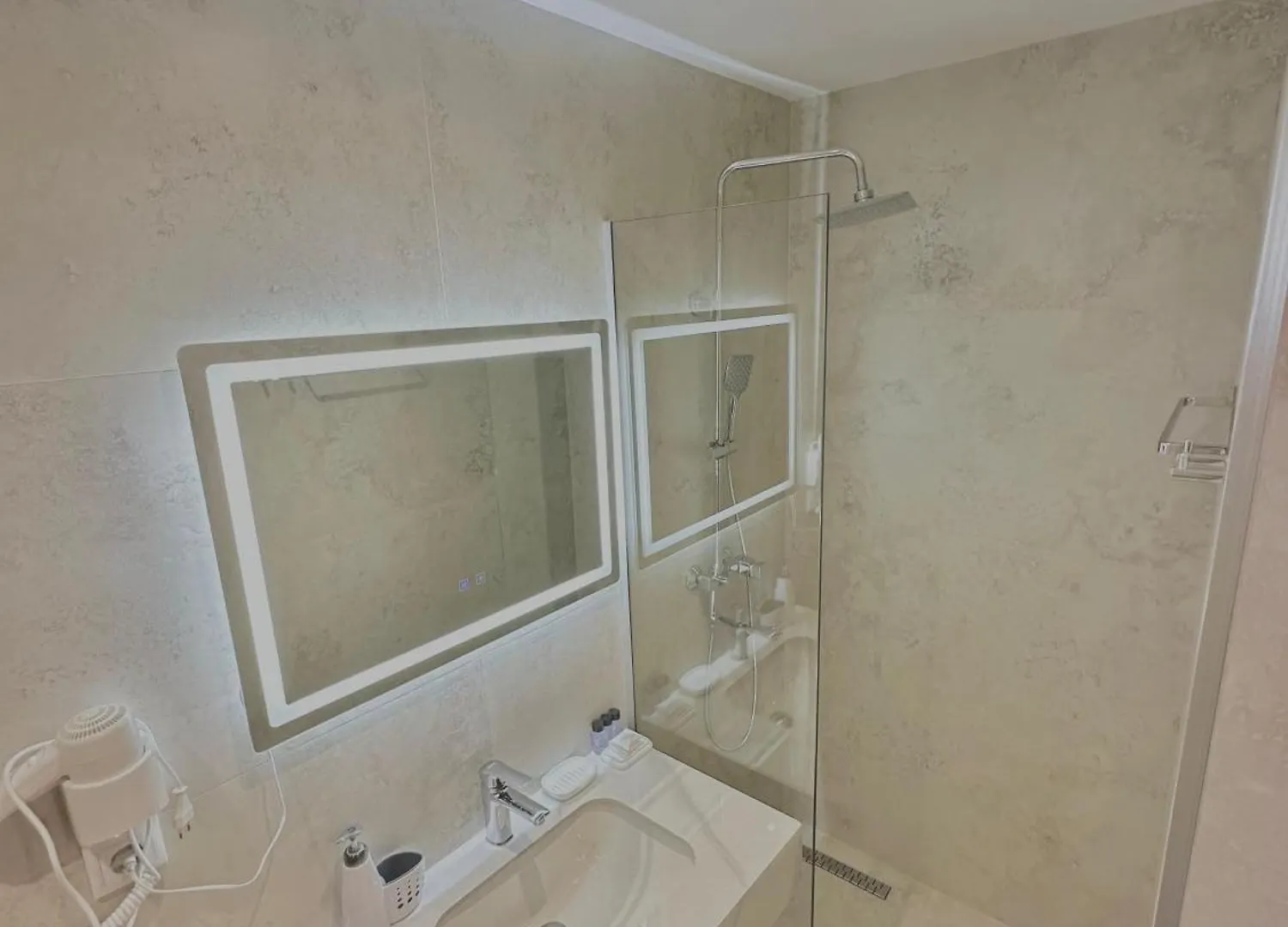 Lido Apartments Himare